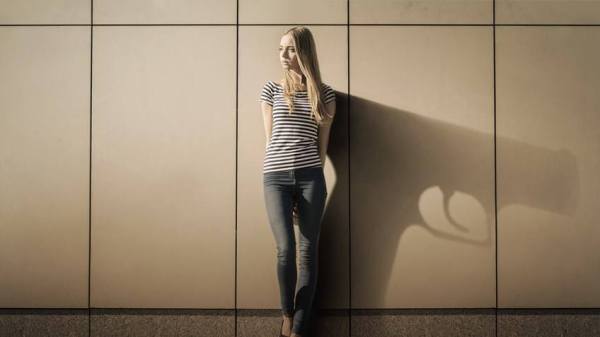 girl gun shadow